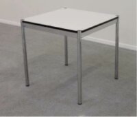 USM Haller Tisch Schreibtisch 75 x 75 cm weiss (Perlgrau)