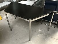 USM Haller Tisch Schreibtisch Trapez Schwarz