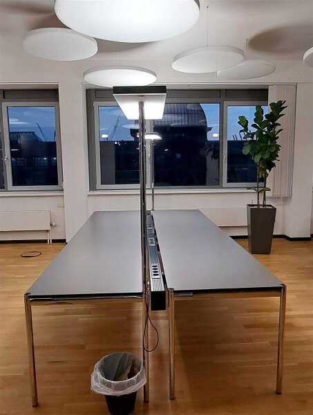 USM Haller Arbeitsplatz / für 4 Personen mit 2 Nimbus Office Air LED