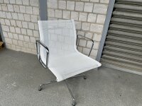 Vitra Aluminium Chair EA 108, weiß, Netzgewebe...