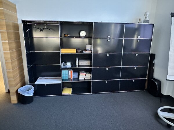 USM Haller Regal mit Garderobe 300x35x179 cm schwarz