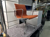 Vitra Aluminium Chair EA 108 Kastanie Hopsak Charles & Ray Eames