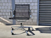 Vitra Aluminium Chair EA 107, Schwarz, Netzgewebe, auf...