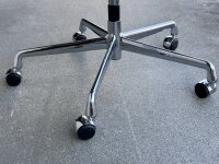 Vitra Aluminium Chair EA 107, Schwarz, Netzgewebe, auf Rollen