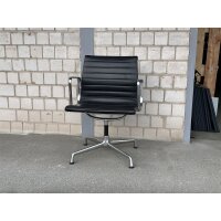 Vitra Aluminium Chair EA 107, Schwarz, Leder