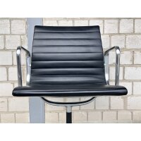 Vitra Aluminium Chair EA 107, Schwarz, Leder