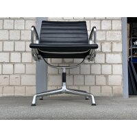 Vitra Aluminium Chair EA 107, Schwarz, Leder