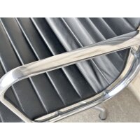 Vitra Aluminium Chair EA 107, Schwarz, Leder